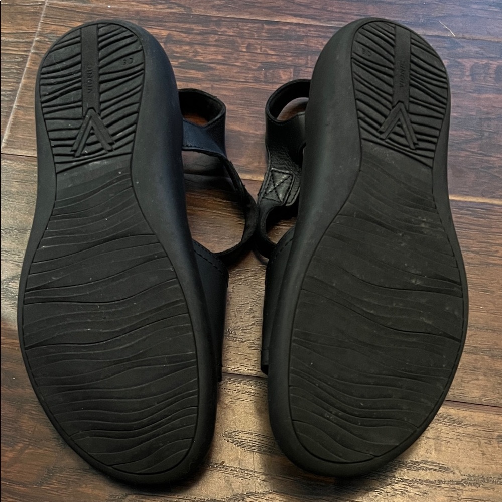 Vionic Black Recovery Sandals - Picture 6 of 8